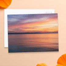 Orange- und violette Sonnenuntergangslandschaftsfo