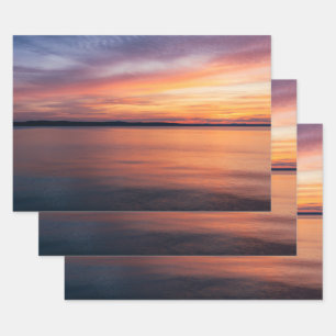 Orange- und violetter Sonnenuntergang über einem S Geschenkpapier Set