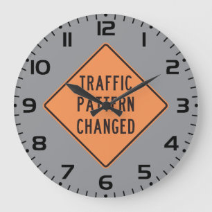 Orange Verkehrsplanänderung Straßenwarnschild Große Wanduhr