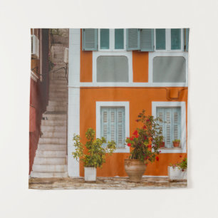 ORANGE WEISS UND GRAUES BETONGEBÄUDE WANDTEPPICH