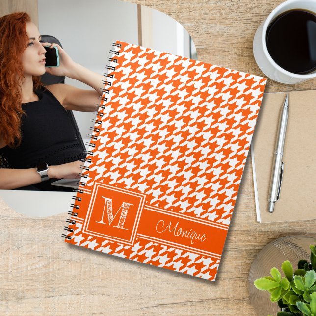 Orange White Hahnentrittmuster | Modernes Monogram Notizblock (Von Creator hochgeladen)