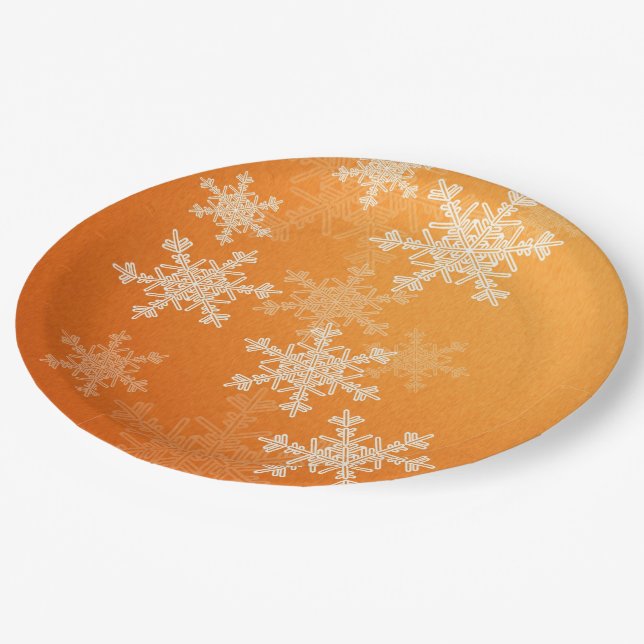 Orange White Snowflakes Minimalistisch Weihnachten Pappteller (Schrägansicht)