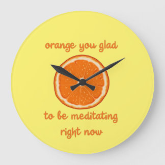 "Orange you glorid to be mediting now" Große Wanduhr