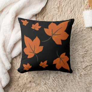 Orangefarbene Blätter im Herbstmuster Kissen