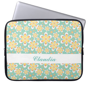 Orangefarbene Blume in Grün Laptopschutzhülle
