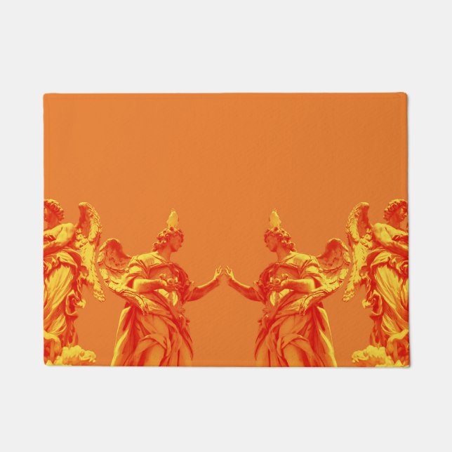 Orangefarbene digitale Kunst mit Skulpturen Fußmatte (Vorderseite)