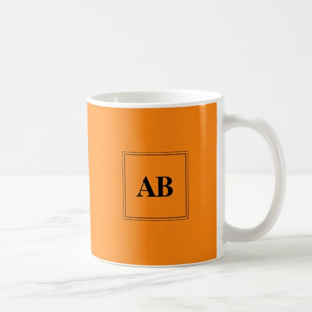 Orangefarbene Farbe mit Monogramm Kaffeetasse (Rechts)