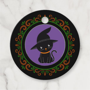 Orangefarbene grüne schwarze Katze mit einem Hexen Geschenkanhänger