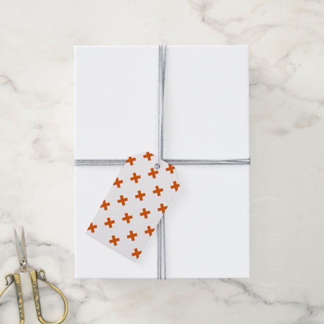 Orangefarbene Kreuzstiche auf weiß Geschenkanhänger (Mit Garn)