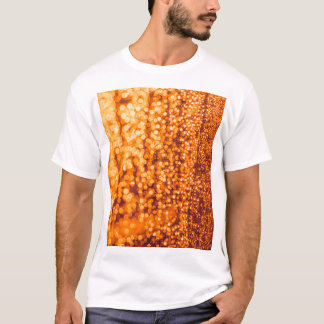 Orangefarbene Regentropfen auf Glas, abstrakter Hi T-Shirt