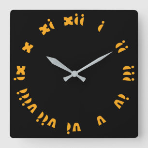 Orangefarbene römische Zahlen auf dem Schwarzen F Quadratische Wanduhr