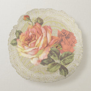 Orangefarbene Rosen und Vintages Kissen aus Spitze