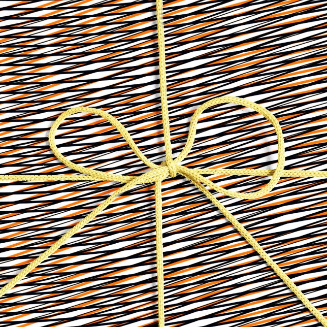 Orangefarbene Schwarz-weiße Moiré-Streifen - Abstr Geschenkpapier (Von Creator hochgeladen)
