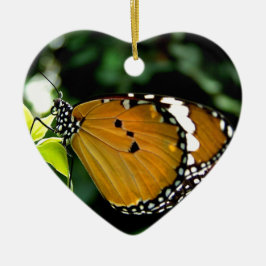 Orangefarbene, schwarze und weiße Schmetterlinge a Keramikornament