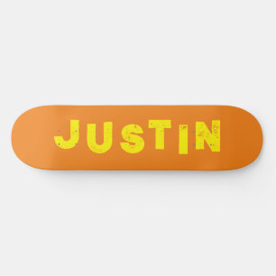 Orangefarbene Skateboard - personalisierter Name
