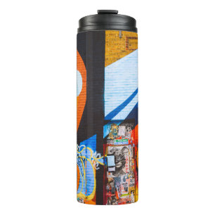 Orangefarbene und blaue Graffiti Thermosbecher