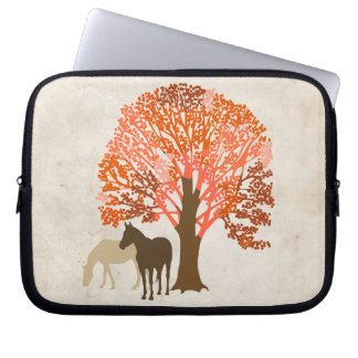 Orangefarbene und braune Herbstpferde Laptopschutzhülle