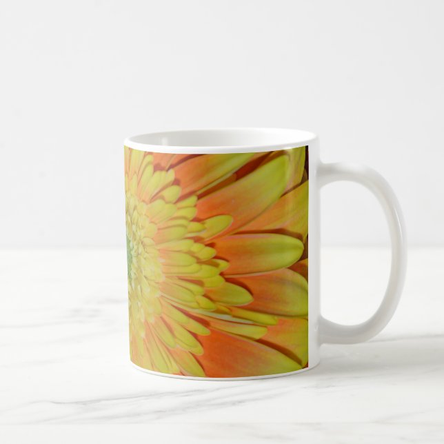 Orangefarbene und gelbe Blume Kaffeetasse (Rechts)