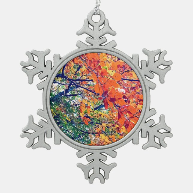 Orangefarbene und grüne Blätter Schneeflocken Zinn-Ornament (Vorderseite)