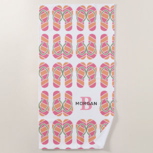 Orangefarbene und rosafarbene Flip Flops, Name und Strandtuch