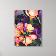 Orangefarbene und violette Blumen