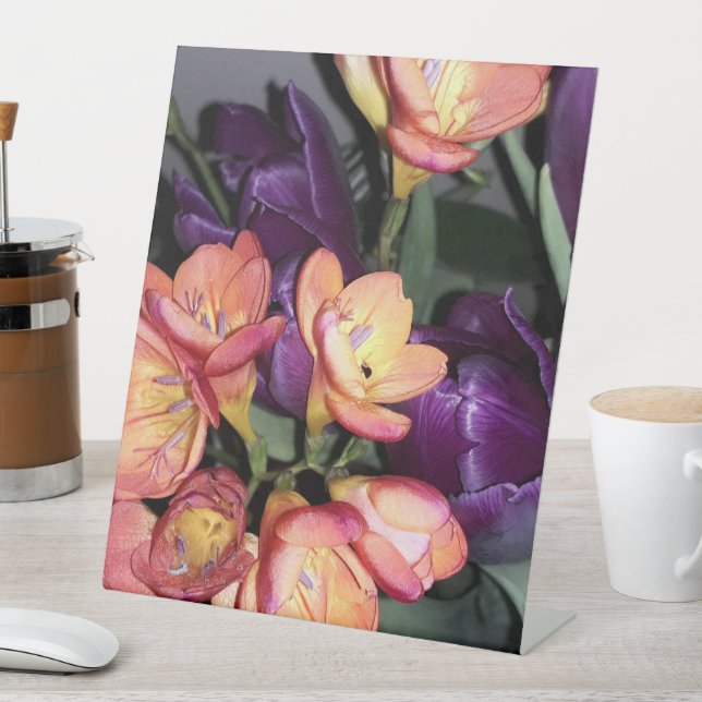 Orangefarbene und violette Blumen Sockelschild (In Situ)