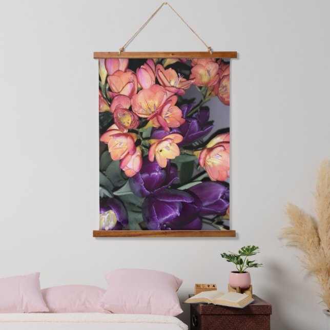 Orangefarbene und violette Blumen Wandteppich Mit Holzrahmen (Schlafzimmer)