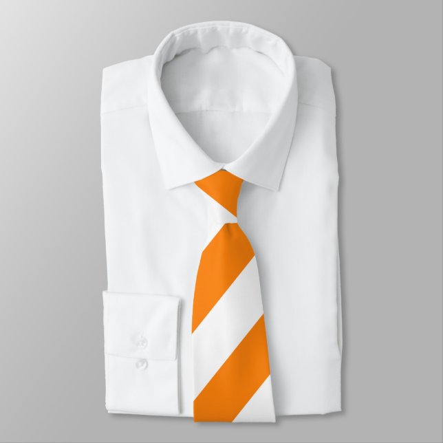 Orangefarbene und weiße Streifen Necktie Krawatte (Gebunden)