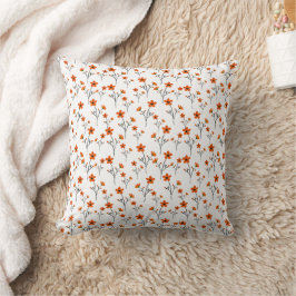 Orangefarbene Wildblume auf weißem Hintergrund Kissen