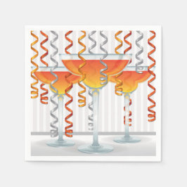 Orangefarbener Cocktail und Band Serviette