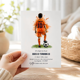 Orangefarbener Jersey-Junge Rückansicht Fußball-Ge Einladung