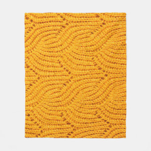 Orangefarbener Pullover, texturierter Hintergrund. Fleecedecke