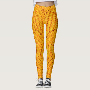 Orangefarbener Pullover, texturierter Hintergrund. Leggings