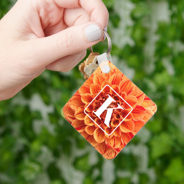 Orangefarbener Schlüsselanhänger der Blume mit Mon (Hand)