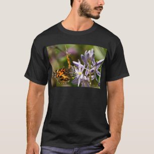 Orangefarbener Schmetterling auf wilder Hyazinthe T-Shirt