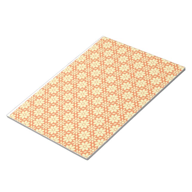 orangefarbener weißer Hintergrund mit Muster Notizblock (angewinkelt)