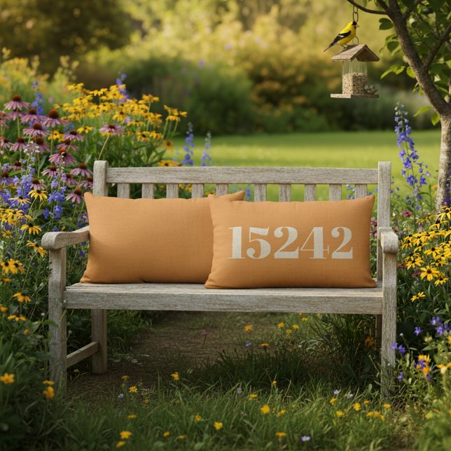 Orangefarbenes Kissen mit Personalisiertem Zip-Cod (Orange zip code outdoor pillow. Customize the location to show your own home's zip code.)