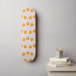 Orangefarbenes Kürbiskopfmuster Skateboard