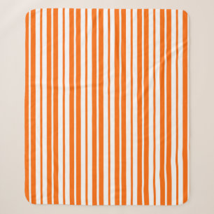 Orangefarbenes Muster für vertikale Streifen Sherpadecke
