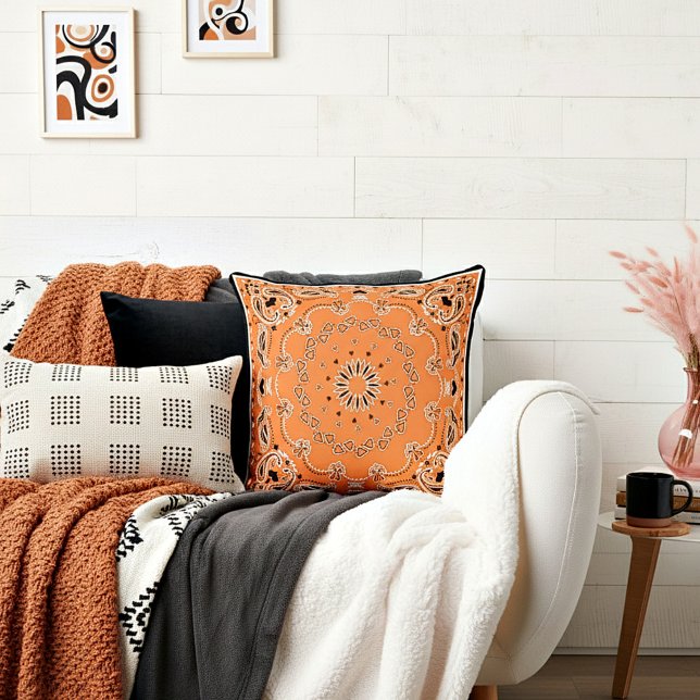 Orangefarbenes orientalisches Design Kissen (Von Creator hochgeladen)