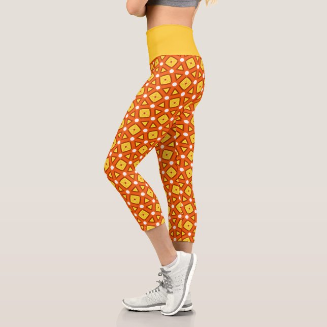 Orangefarbenes Quadrat- und Dreiecksgeflecht-naive Capri Leggings (Links)