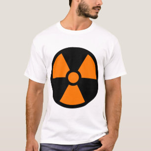 Orangefarbenes Trefoliensymbol auf schwarzem Hinte T-Shirt