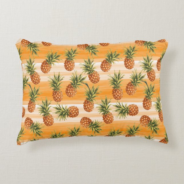 Orangefarbenes tropisches Ananas Fruchtmuster Zierkissen (Vorderseite)