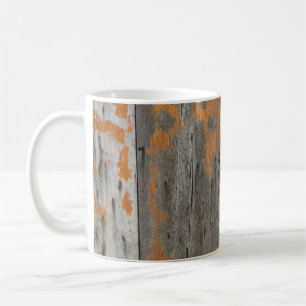 Orangefarbenes und braunes Holzbrett Kaffeetasse