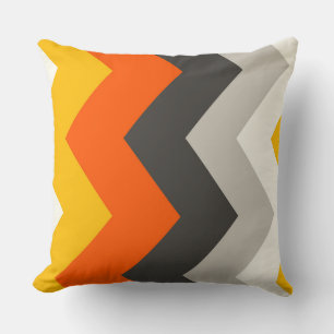 Orangefarbenes und graues Zickzack Muster Kissen