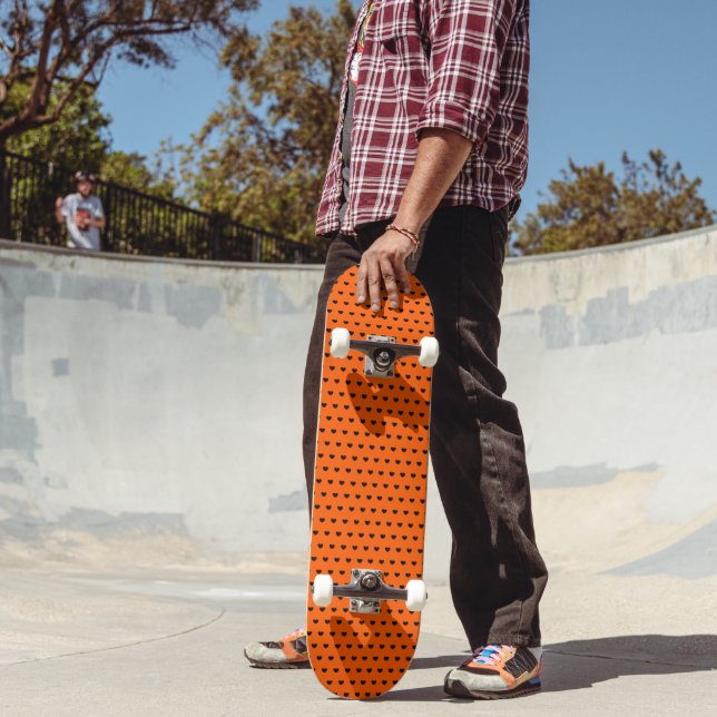 Orangefarbenes und schwarzes Skateboard (Außenbereich 2)