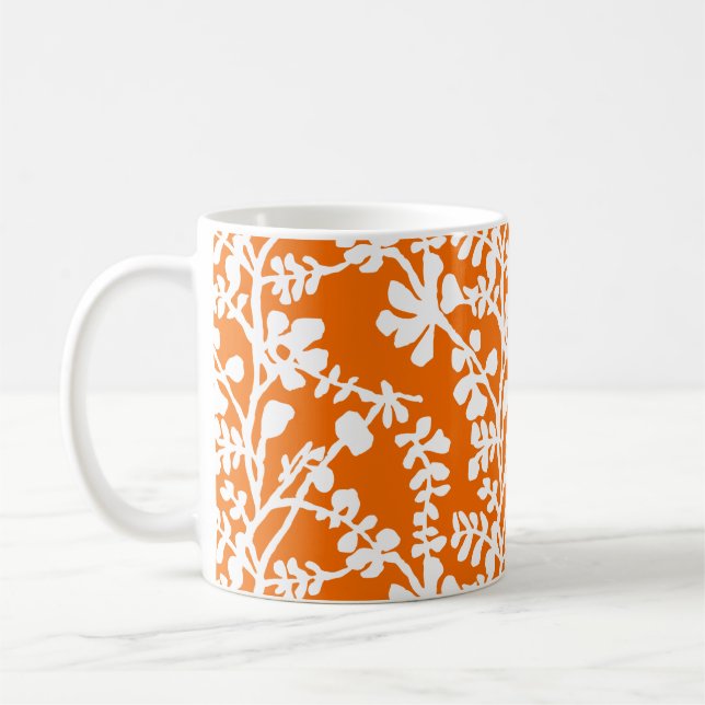 Orangefarbenes und weißes, florales Wiederholmuste Kaffeetasse (Links)