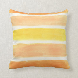 Orangefarbenes und weißgestrichenes Kissen