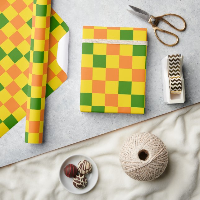 Orangegelbe grün karierte Musterdesign  Geschenkpapier (Kunsthandwerk)