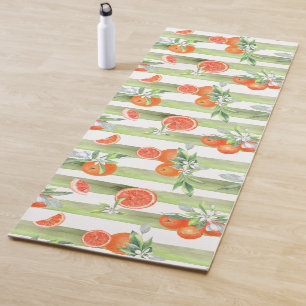 Orangen auf grünen und weißen Streifen Yogamatte